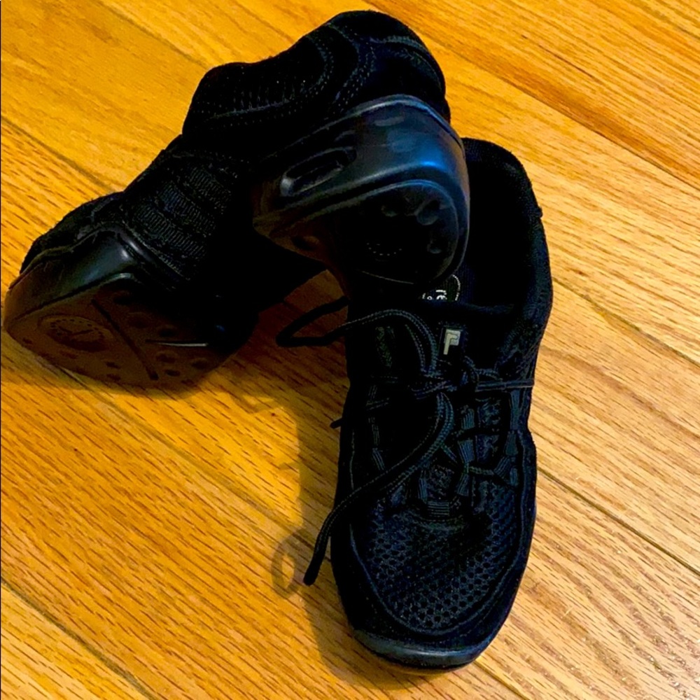 Girls size 2 revolution dance hip hop shoes